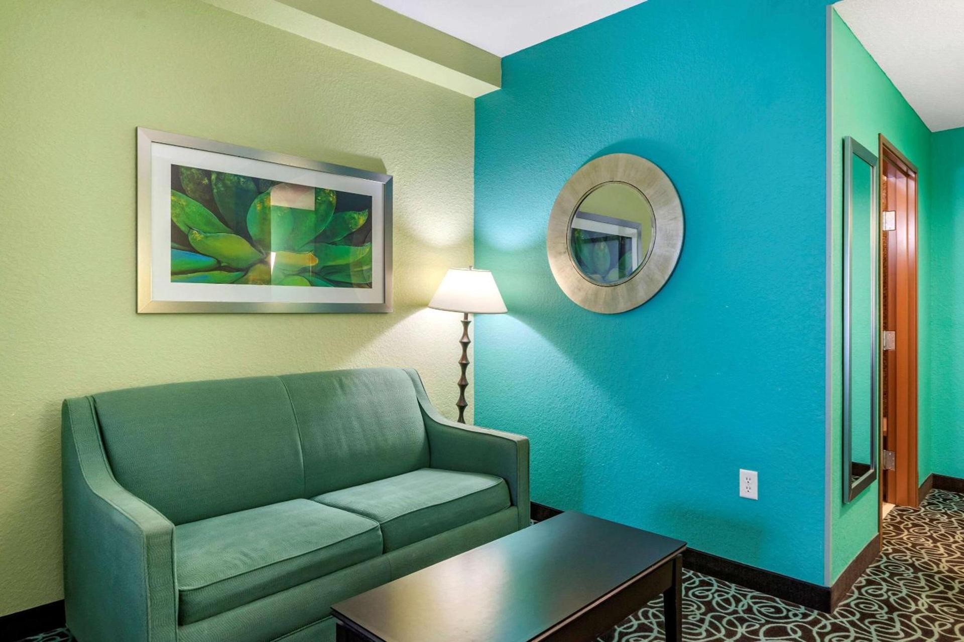 Hampton Inn by Hilton Tampa Fairgrounds Casino photo 17