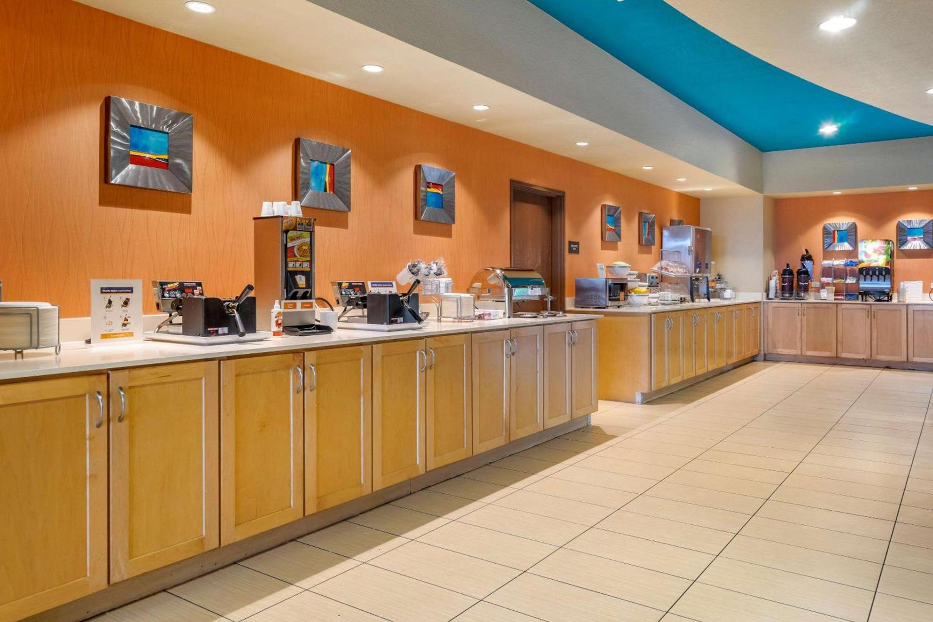 Hampton Inn by Hilton Tampa Fairgrounds Casino photo 25