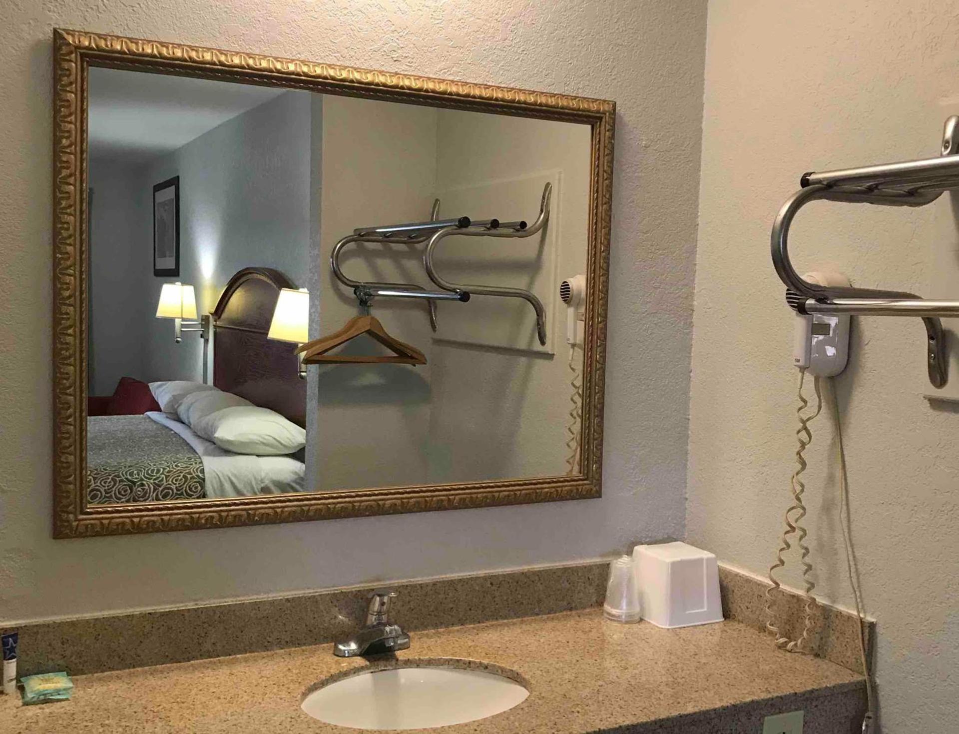 Walnut Inn - Checotah photo 10