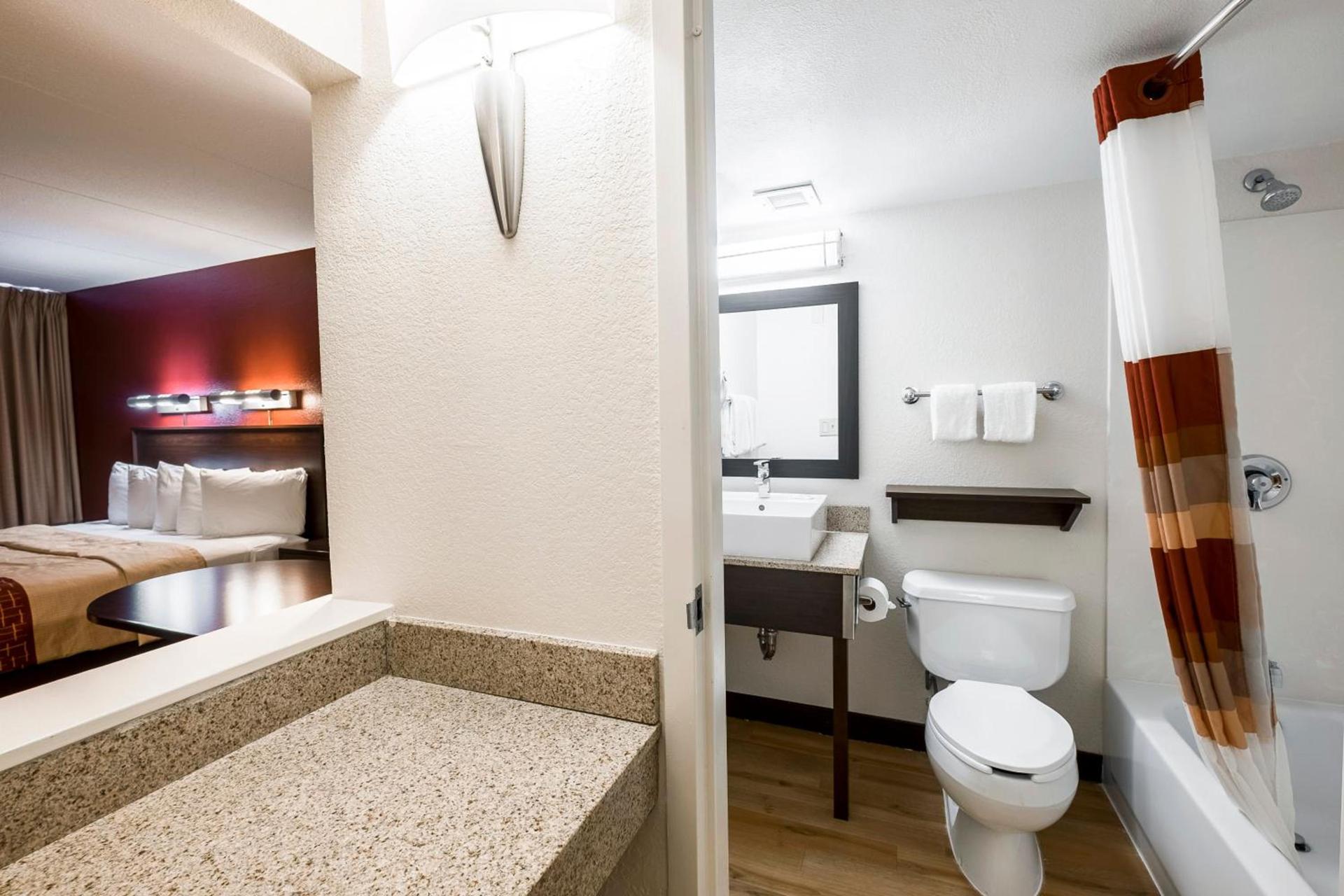 Red Roof Inn PLUS+ Boston - Woburn/ Burlington photo 34