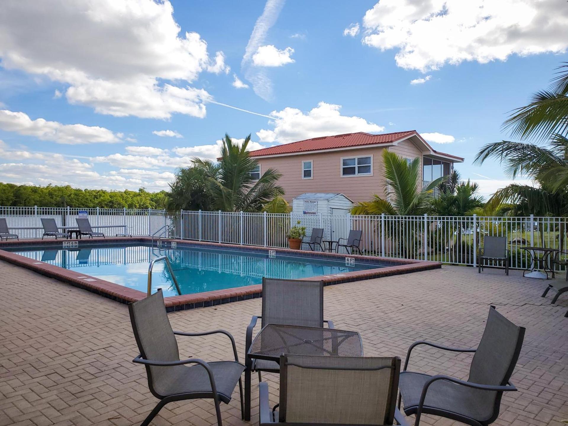 Captain's Table Hotel by Everglades Adventures photo 20