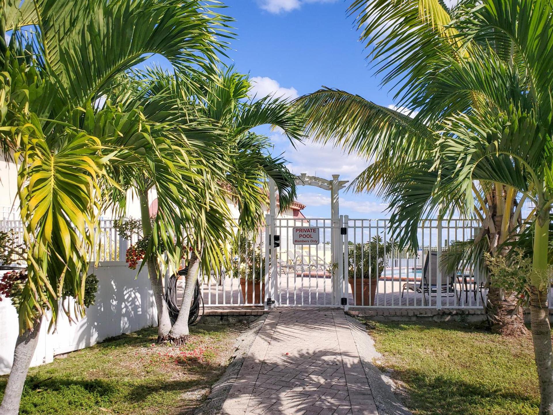 Captain's Table Hotel by Everglades Adventures photo 22