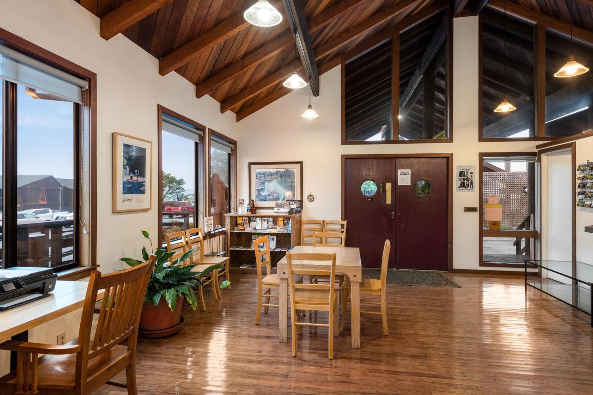 Harbor Lite Lodge photo 17