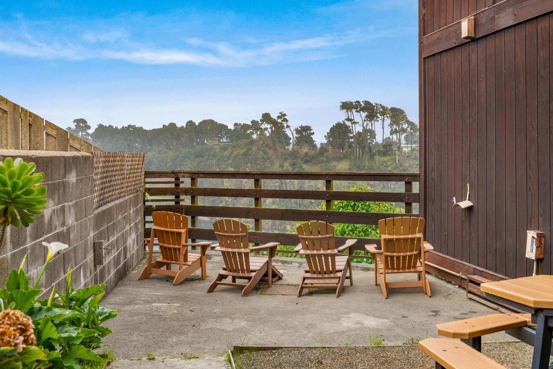 Harbor Lite Lodge photo 24