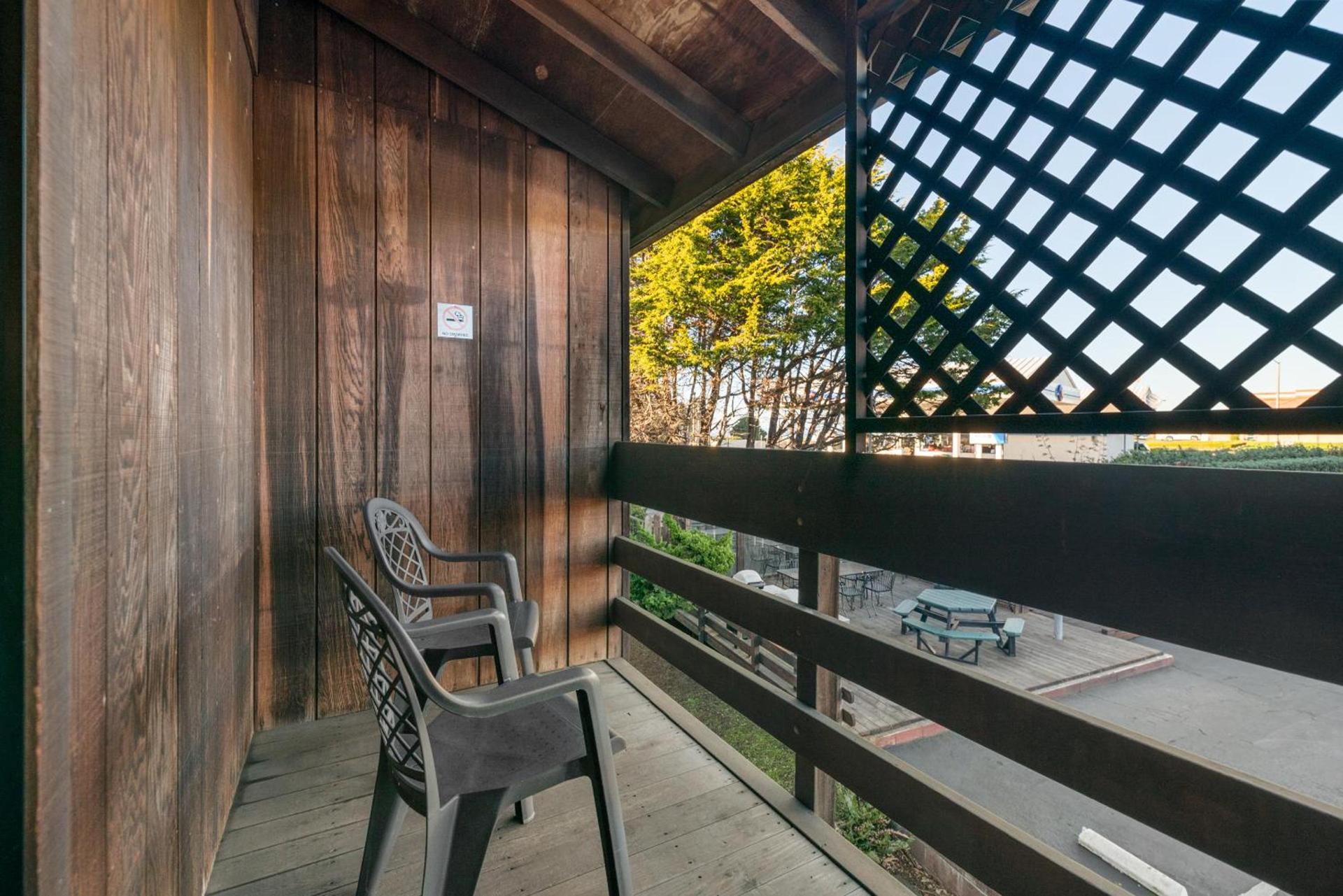 Harbor Lite Lodge photo 37