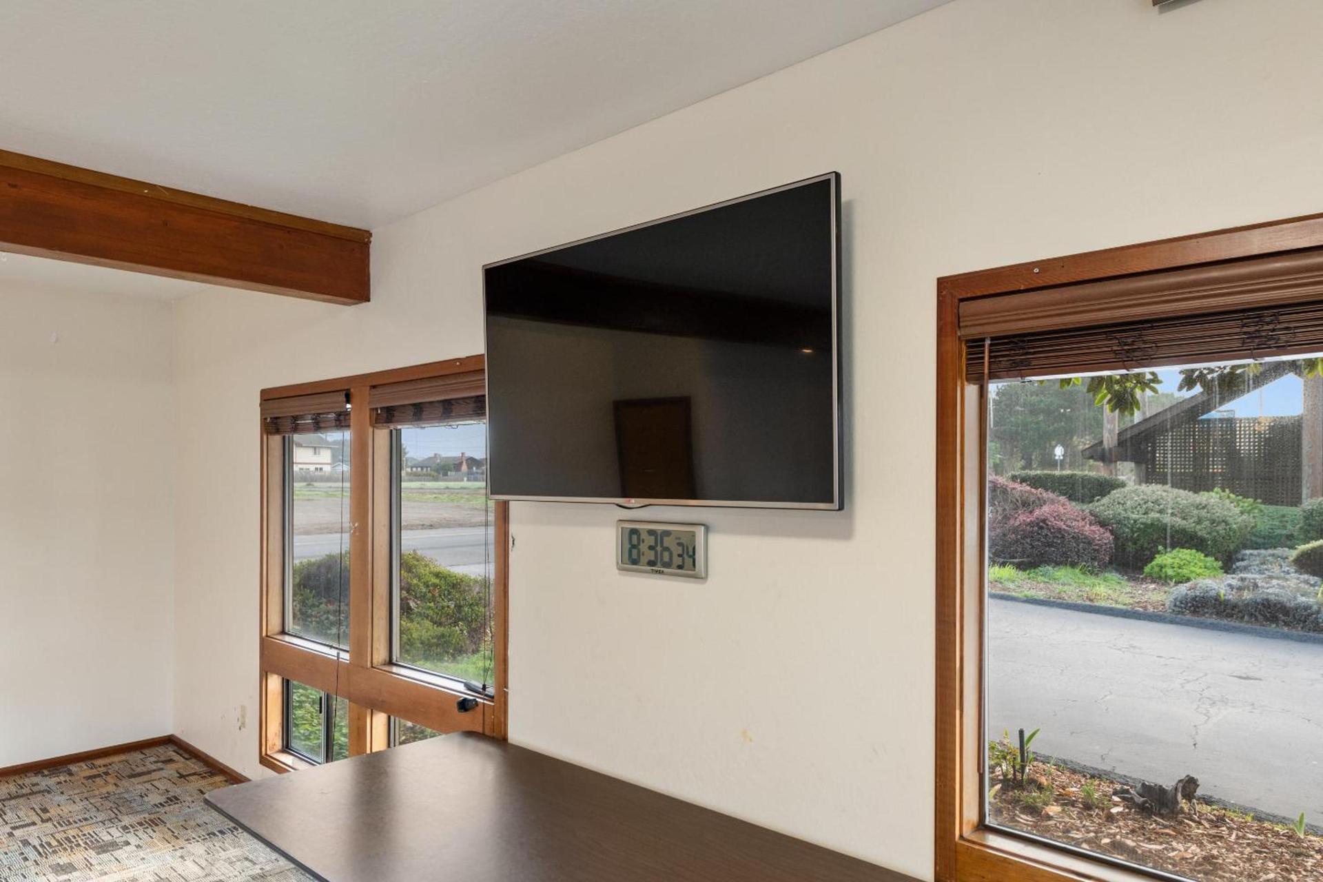 Harbor Lite Lodge photo 53