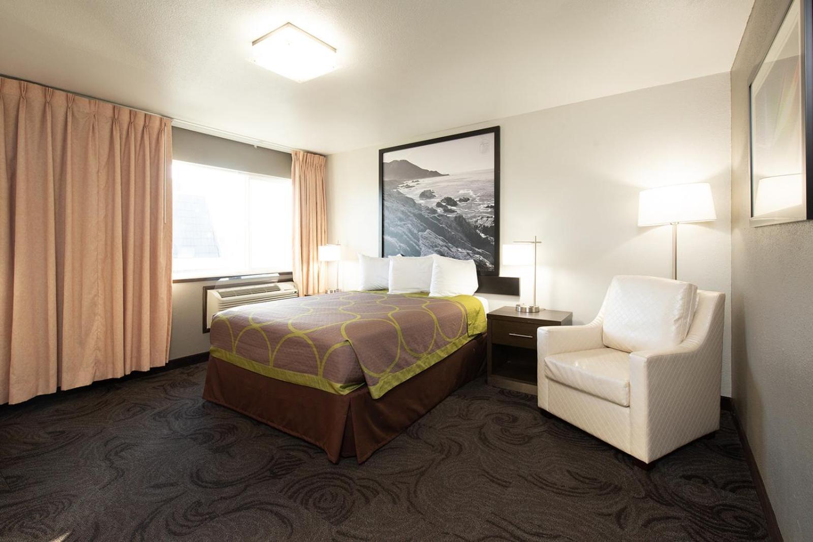 Super 8 by Wyndham Eureka photo 44