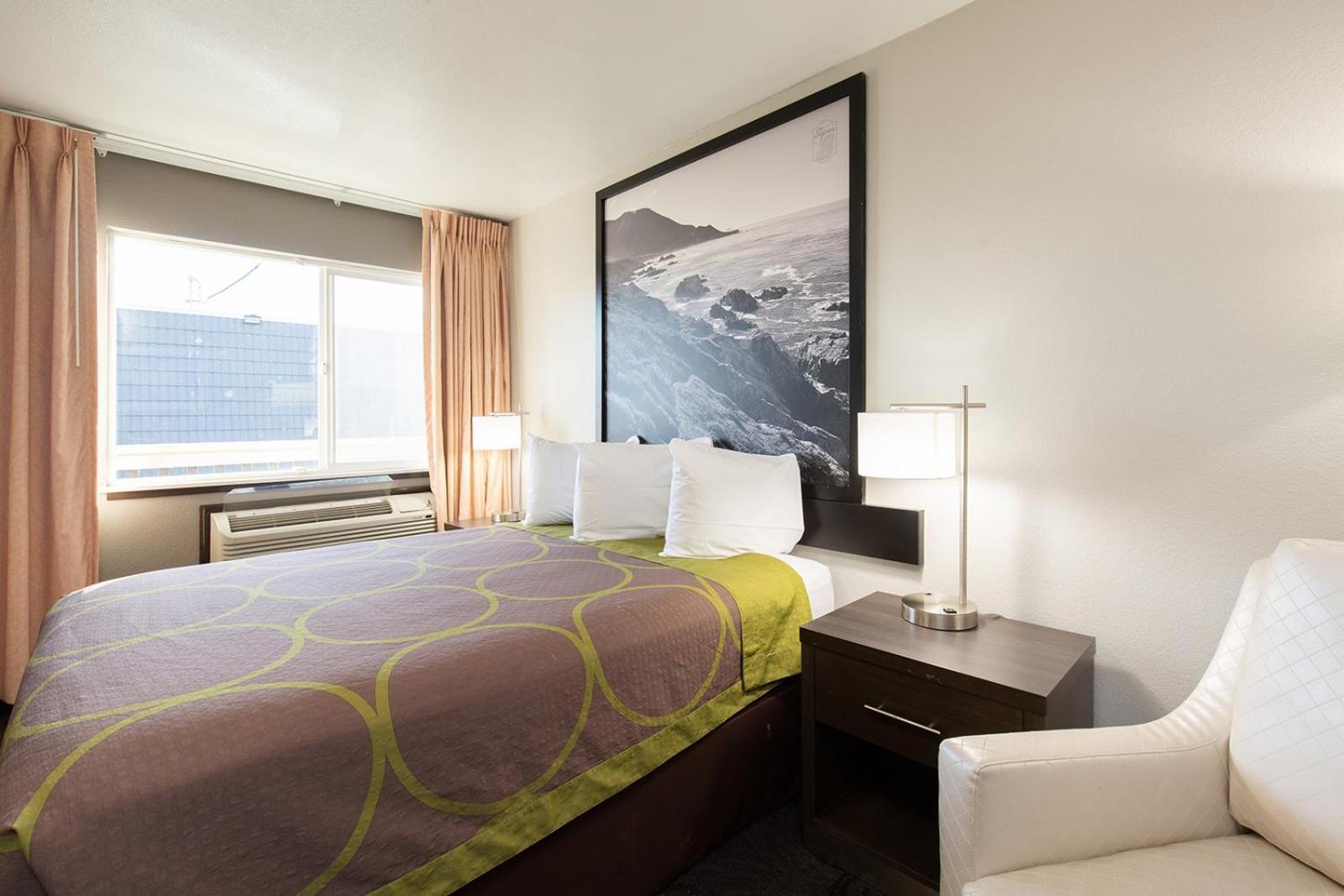 Super 8 by Wyndham Eureka photo 9
