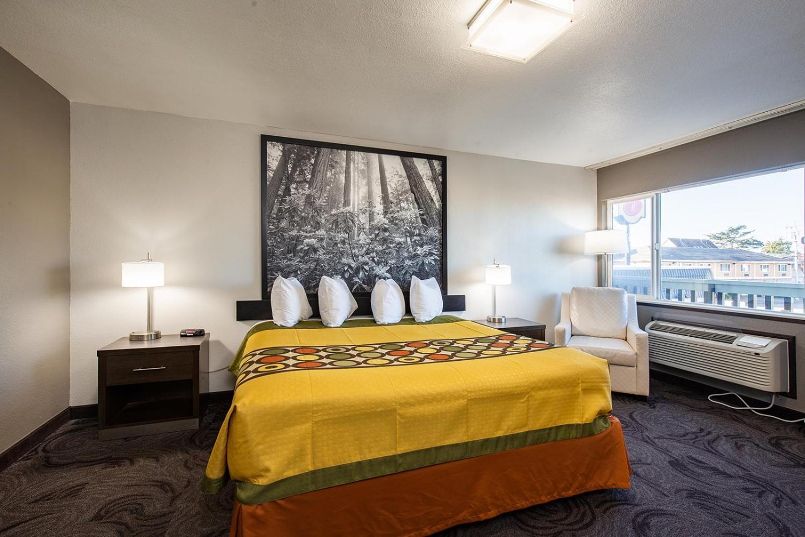 Super 8 by Wyndham Eureka photo 13
