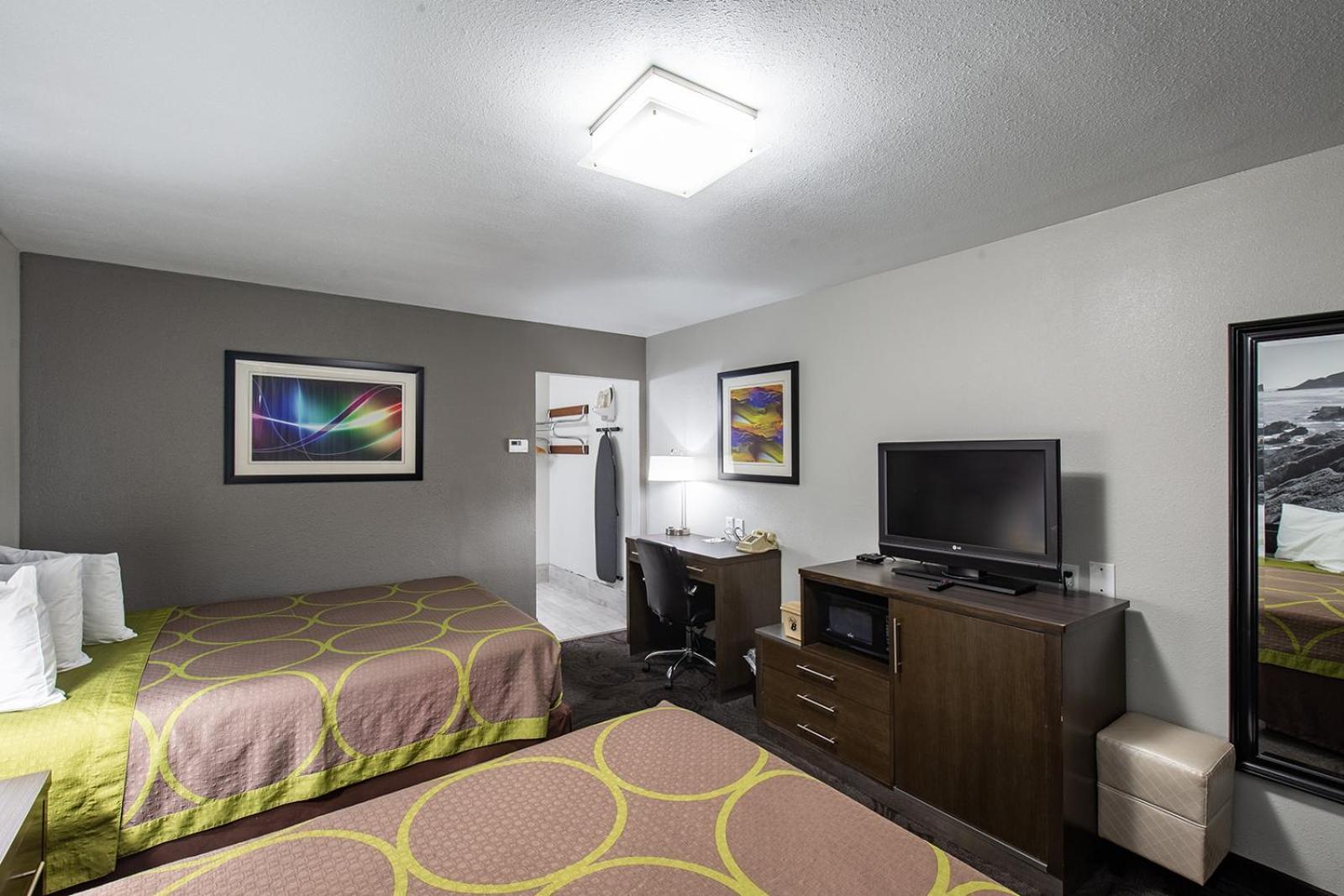 Super 8 by Wyndham Eureka photo 14