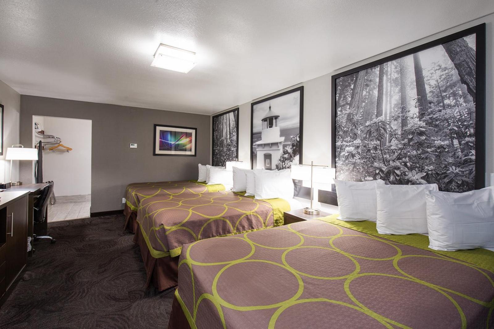 Super 8 by Wyndham Eureka photo 15