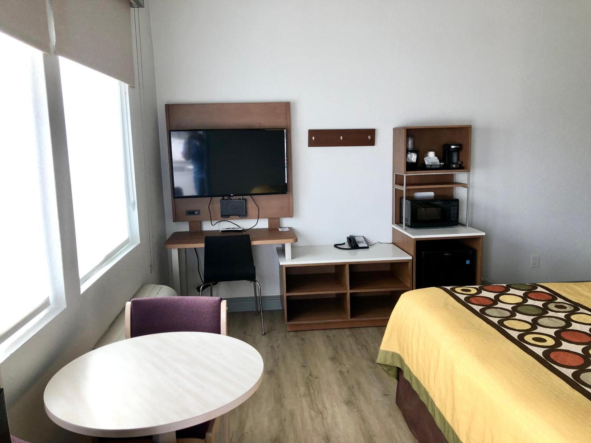 Super 8 by Wyndham Fort Bragg photo 37