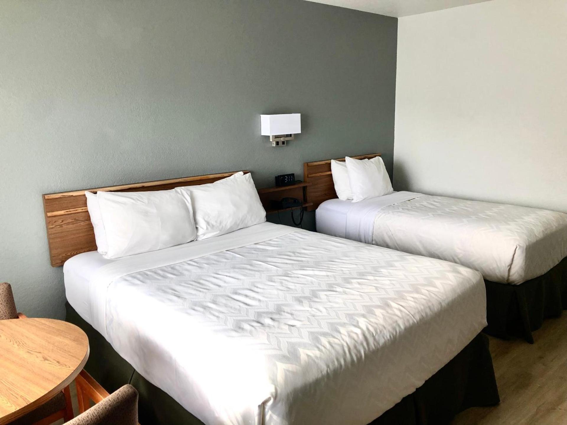 Super 8 by Wyndham Fort Bragg photo 47