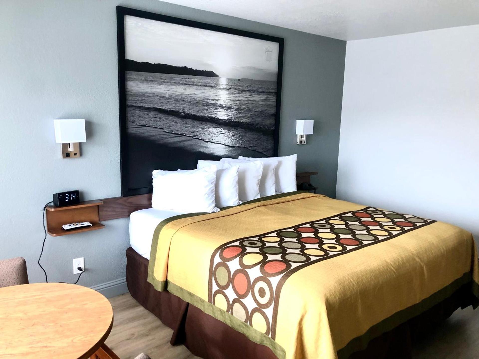 Super 8 by Wyndham Fort Bragg photo 43