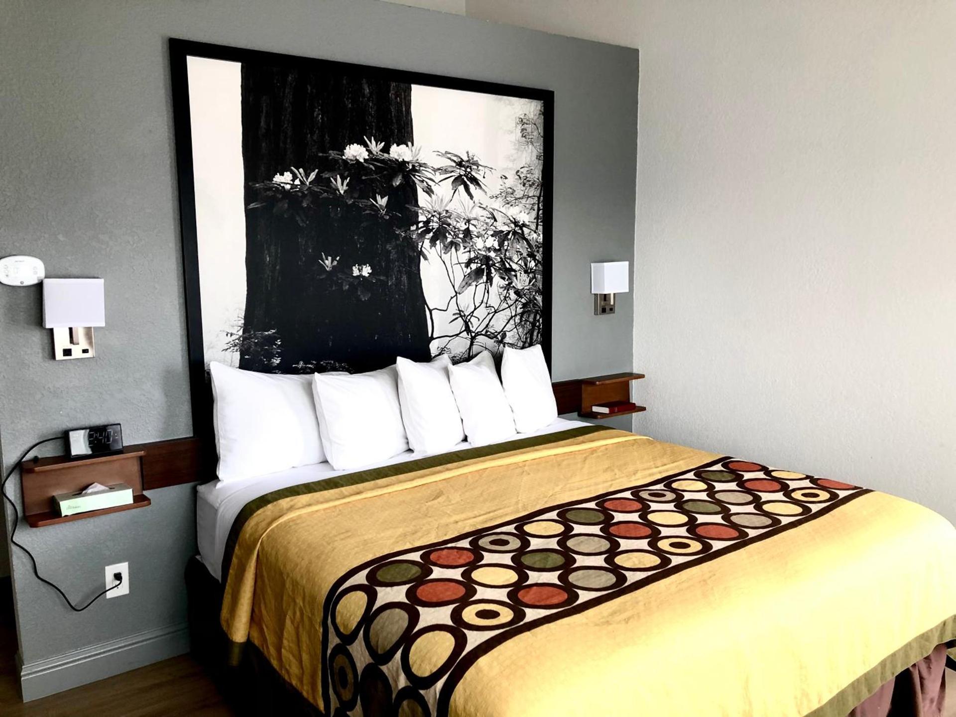 Super 8 by Wyndham Fort Bragg photo 48