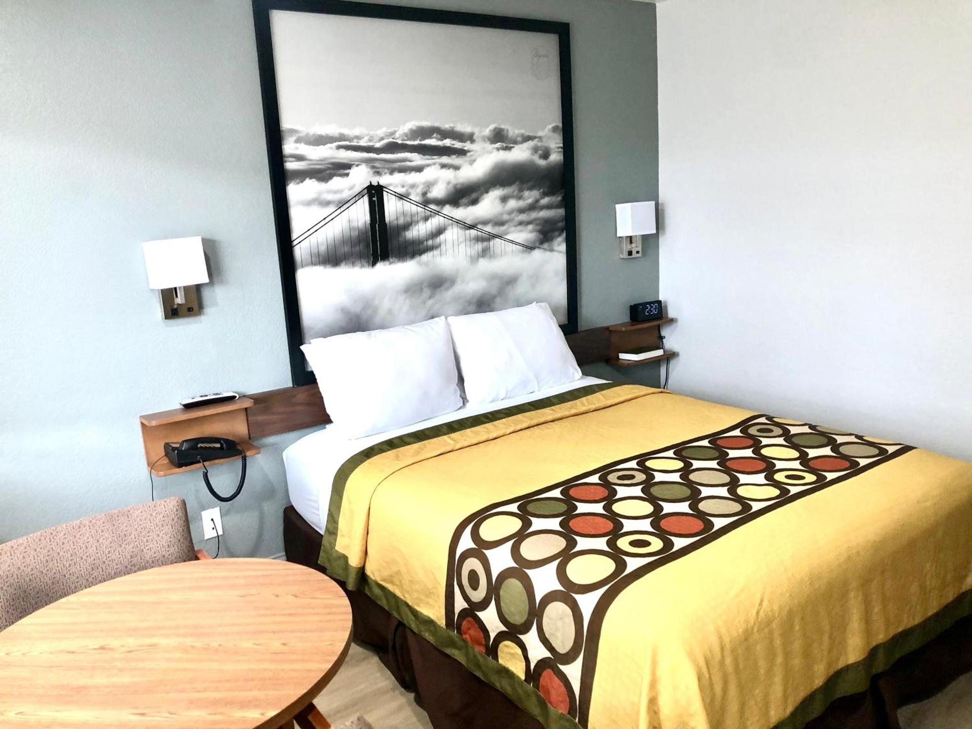 Super 8 by Wyndham Fort Bragg photo 55