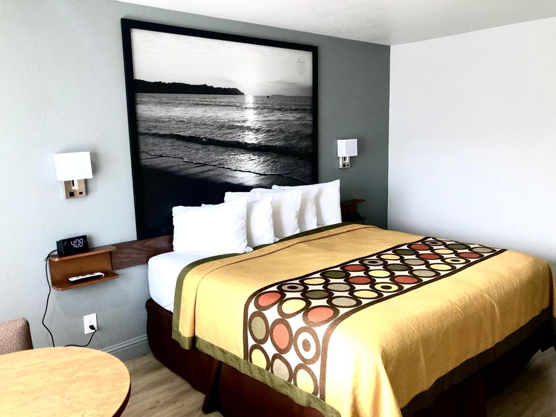 Super 8 by Wyndham Fort Bragg photo 63