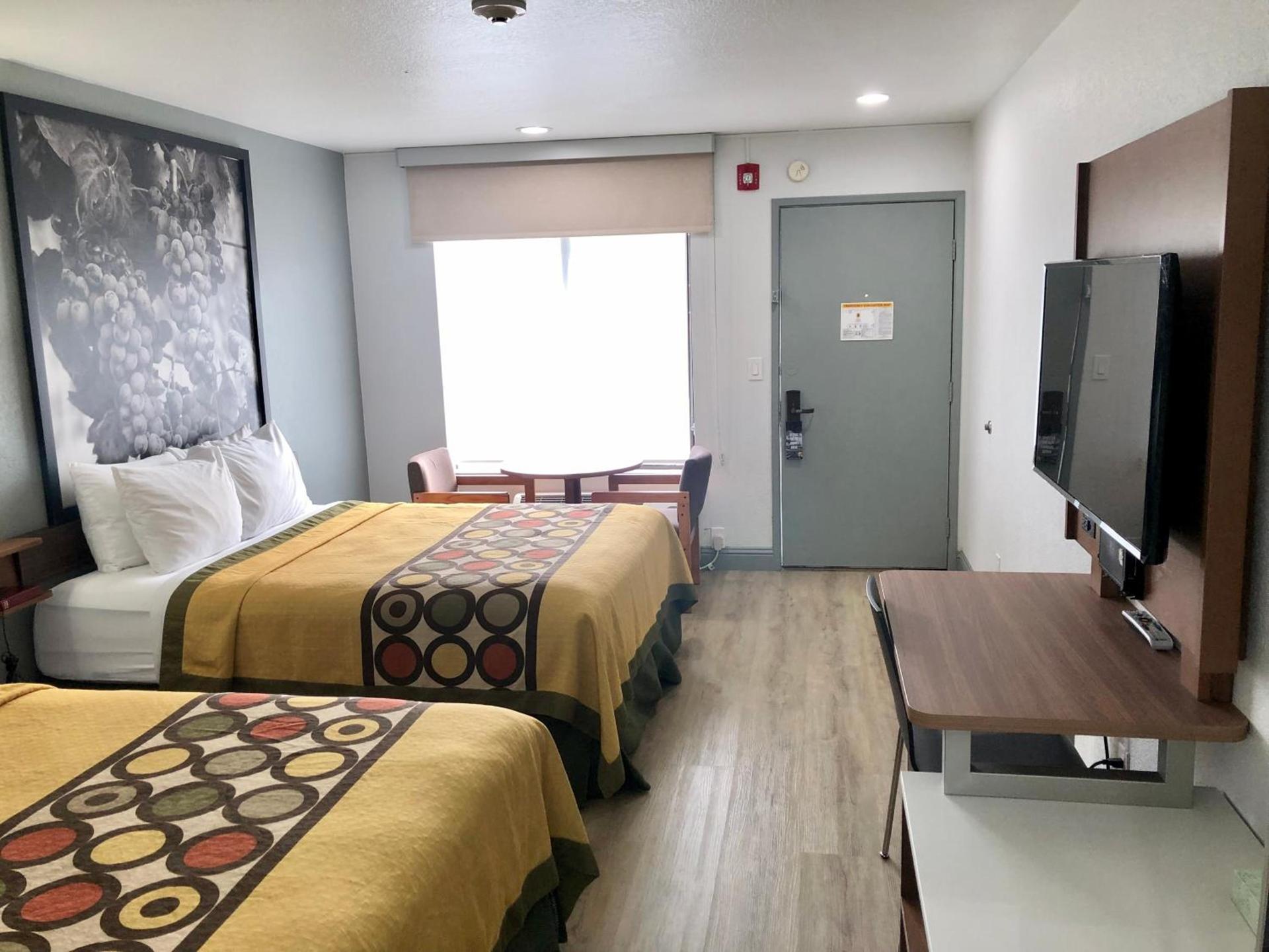 Super 8 by Wyndham Fort Bragg photo 72