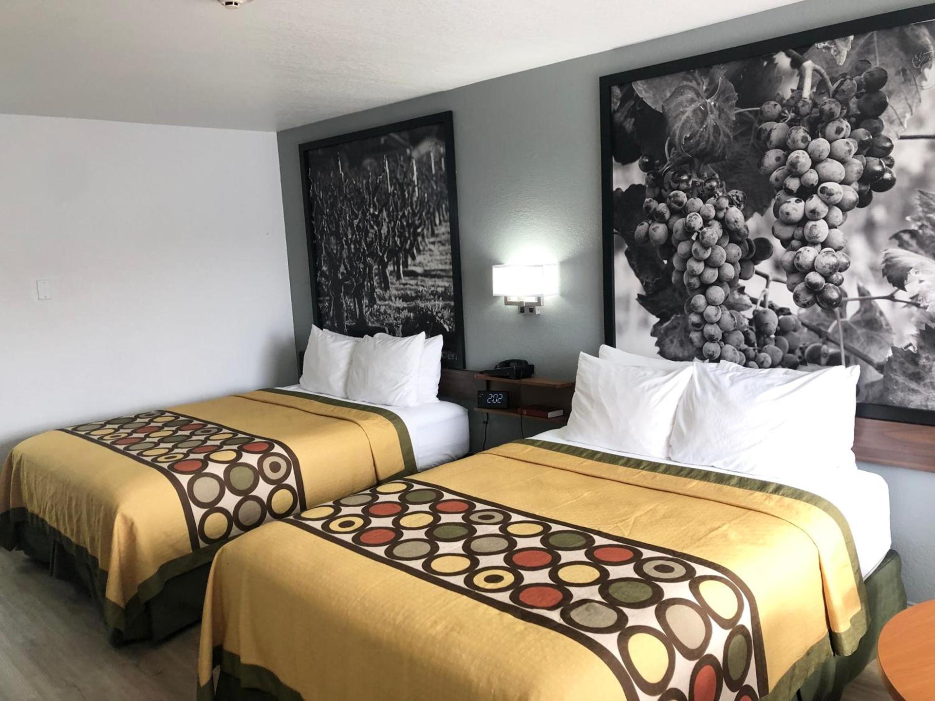 Super 8 by Wyndham Fort Bragg photo 78