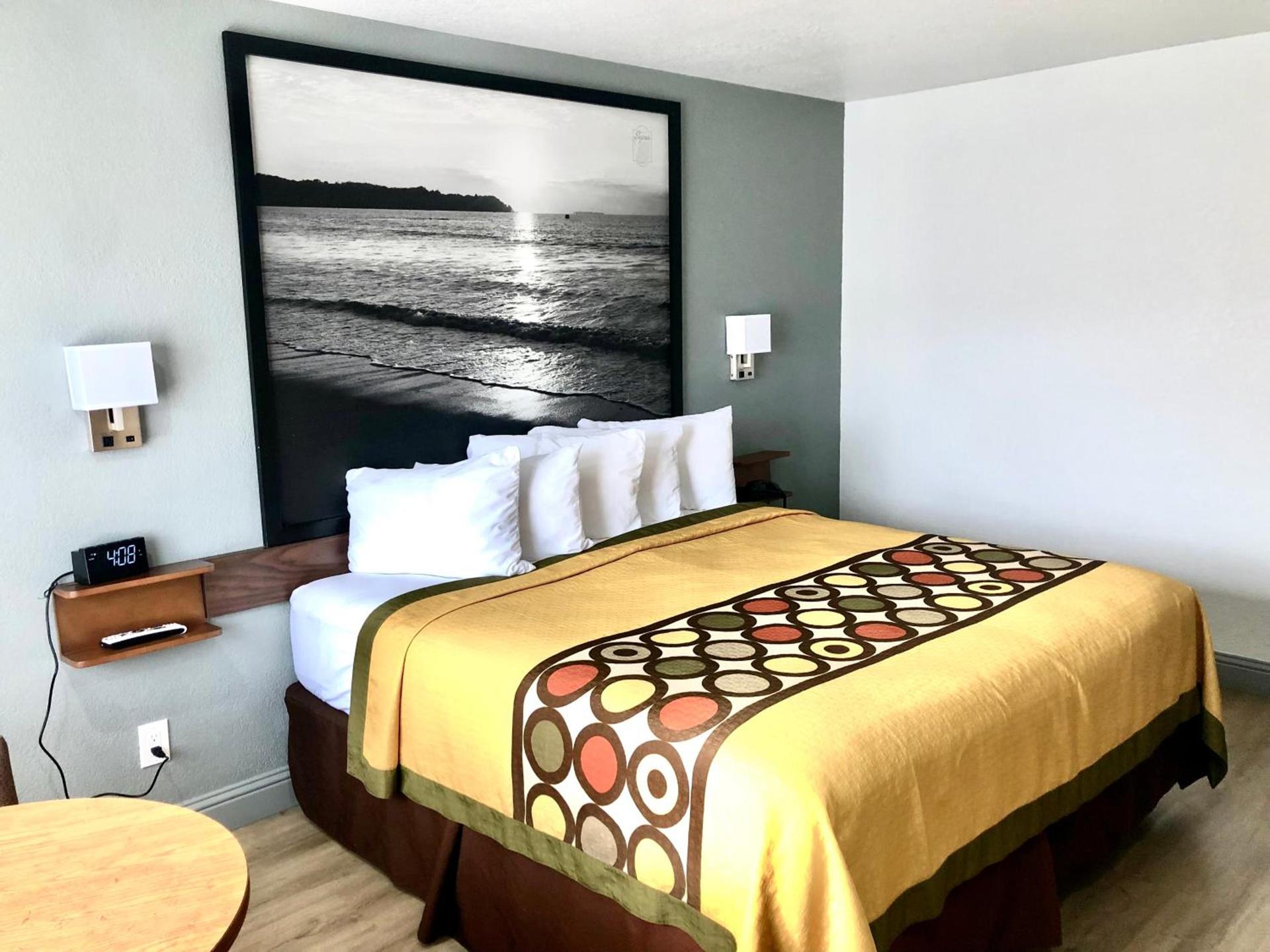 Super 8 by Wyndham Fort Bragg photo 83