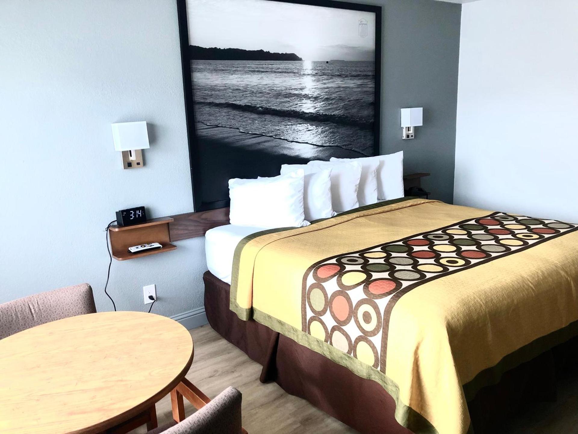 Super 8 by Wyndham Fort Bragg photo 85