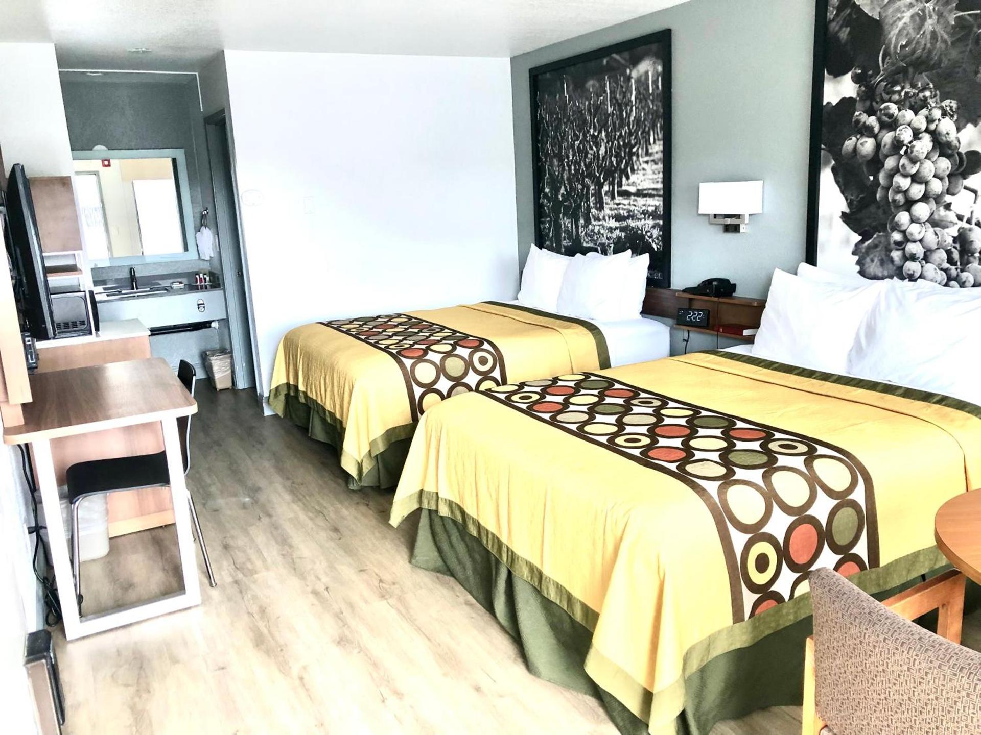 Super 8 by Wyndham Fort Bragg photo 86