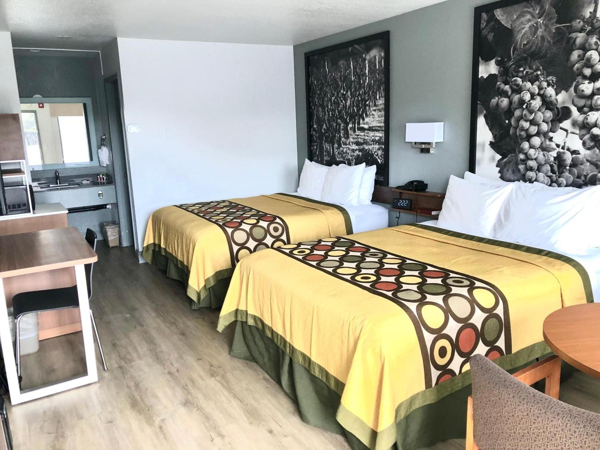 Super 8 by Wyndham Fort Bragg photo 89