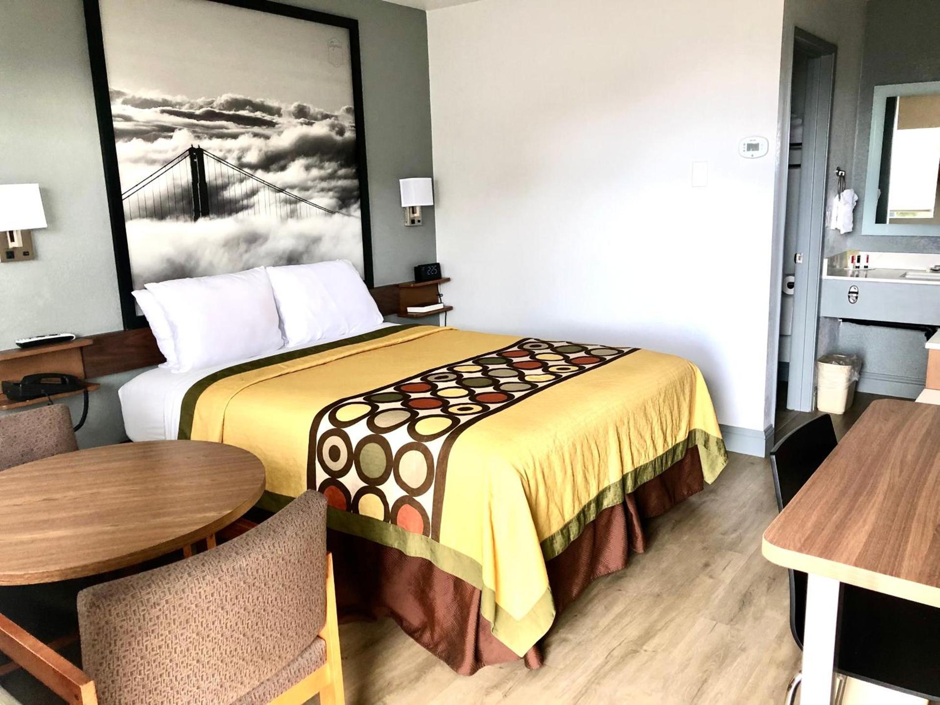 Super 8 by Wyndham Fort Bragg photo 95