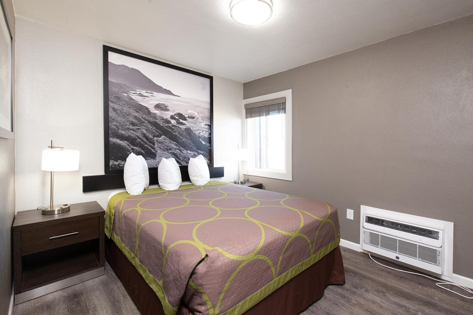 Super 8 by Wyndham Eureka photo 25