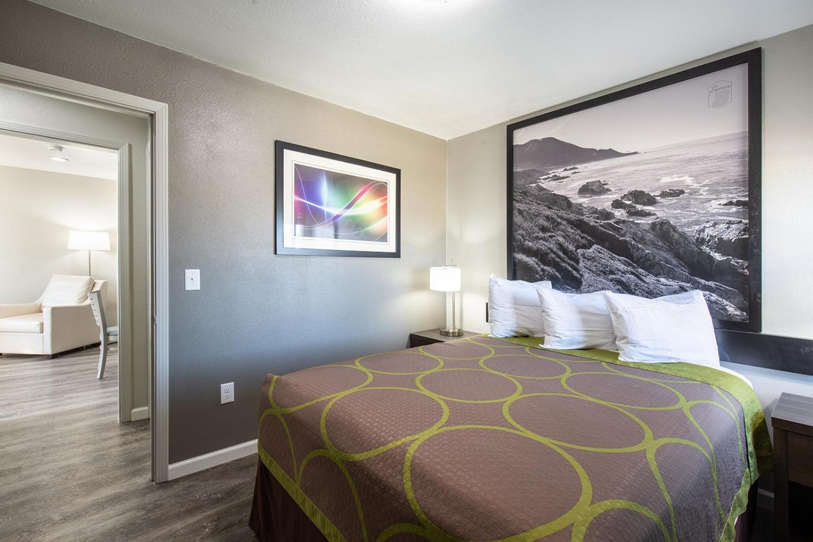 Super 8 by Wyndham Eureka photo 26