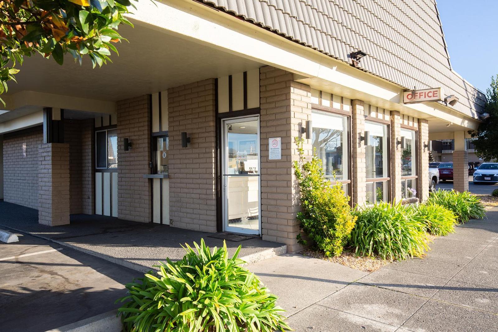 Super 8 by Wyndham Eureka photo 36