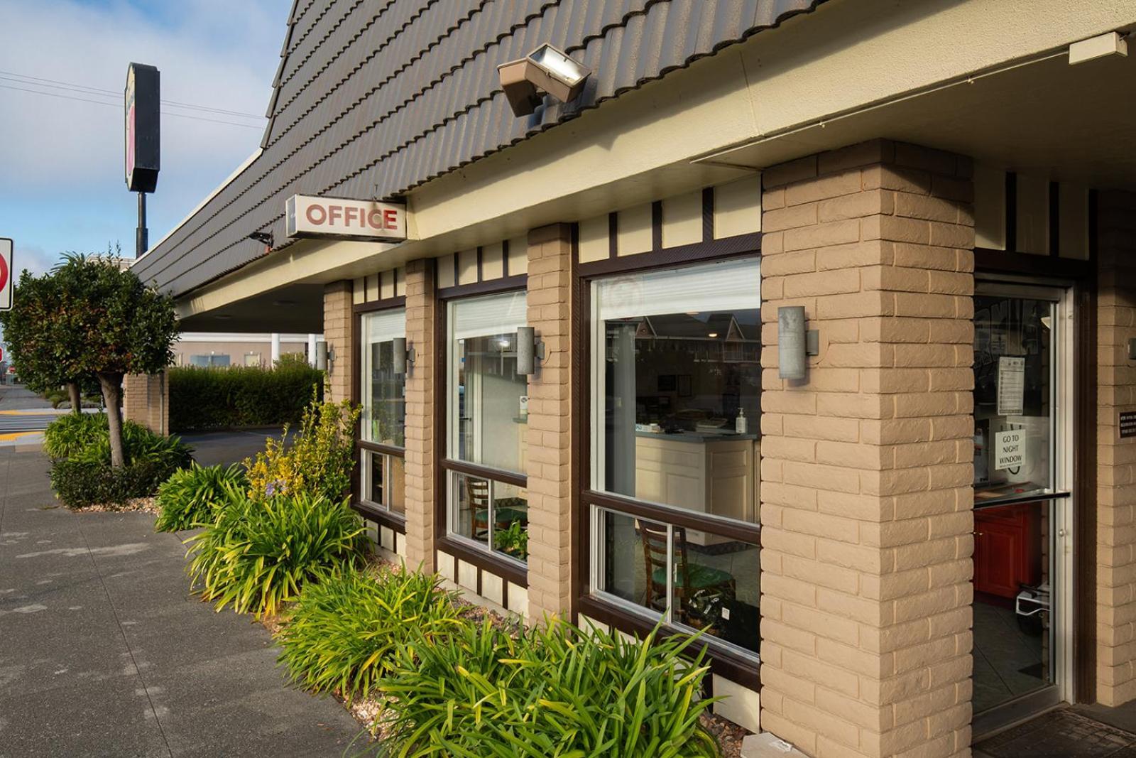 Super 8 by Wyndham Eureka photo 35