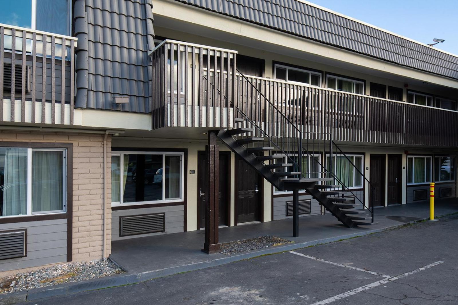 Super 8 by Wyndham Eureka photo 34