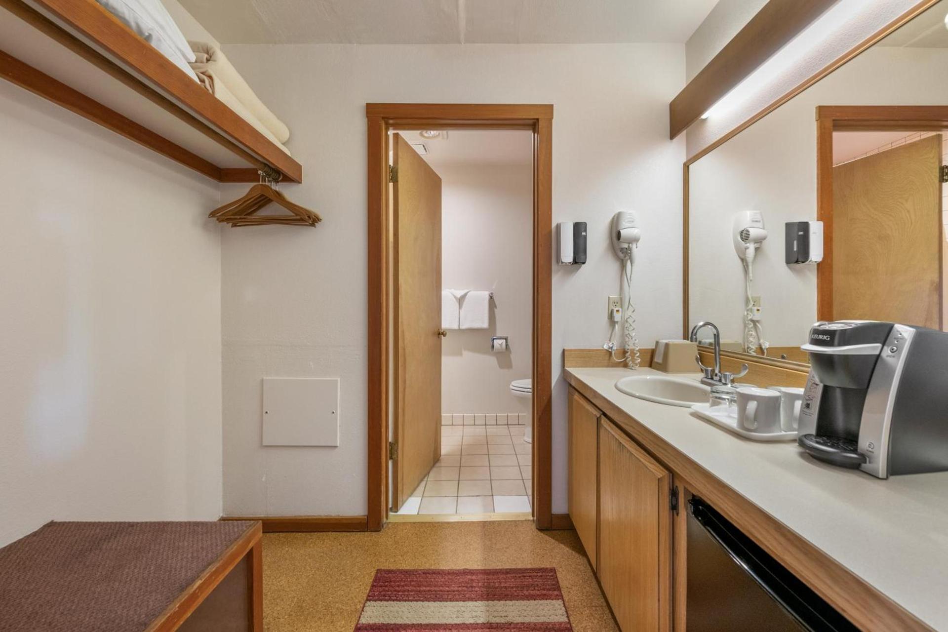Harbor Lite Lodge photo 72