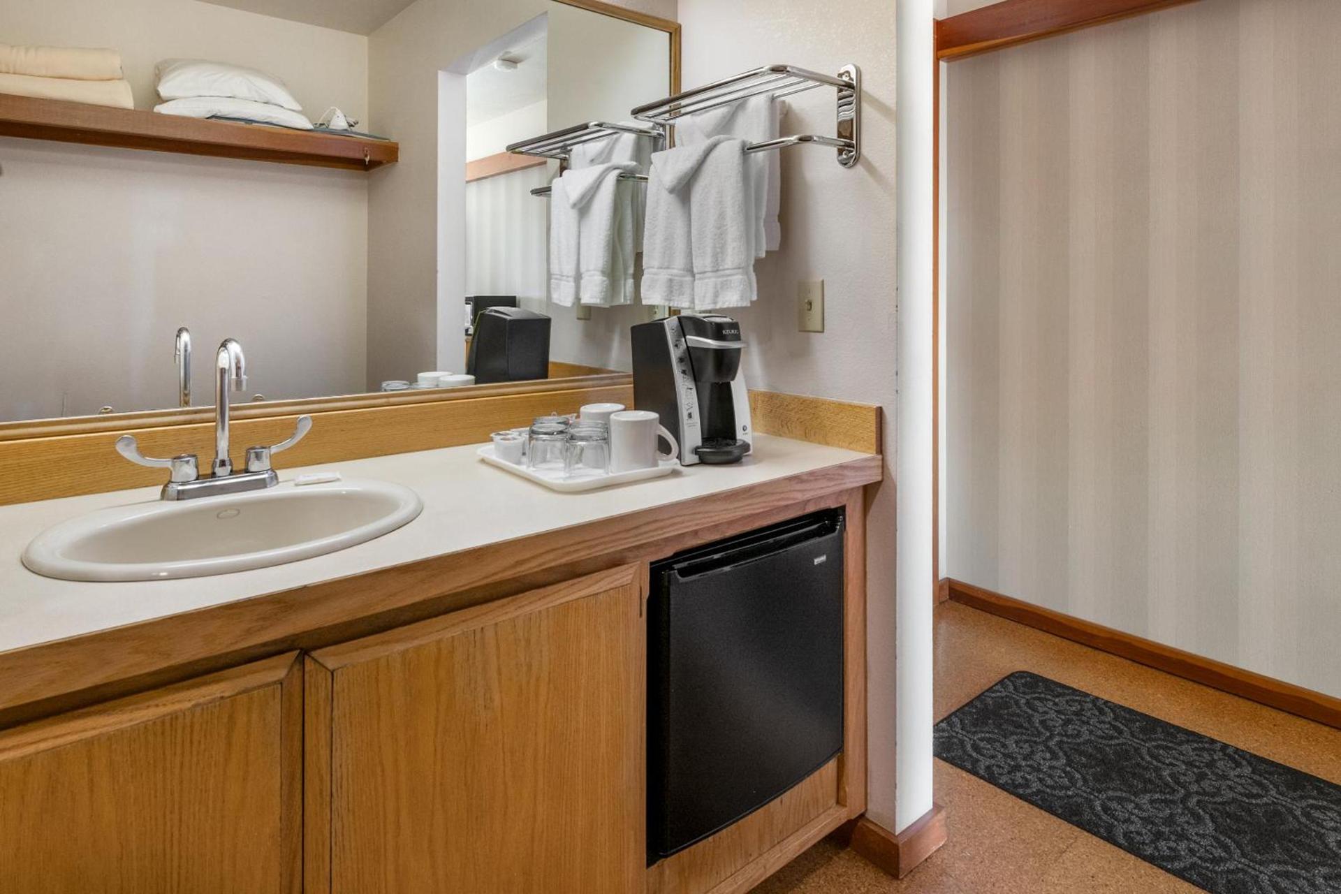 Harbor Lite Lodge photo 68