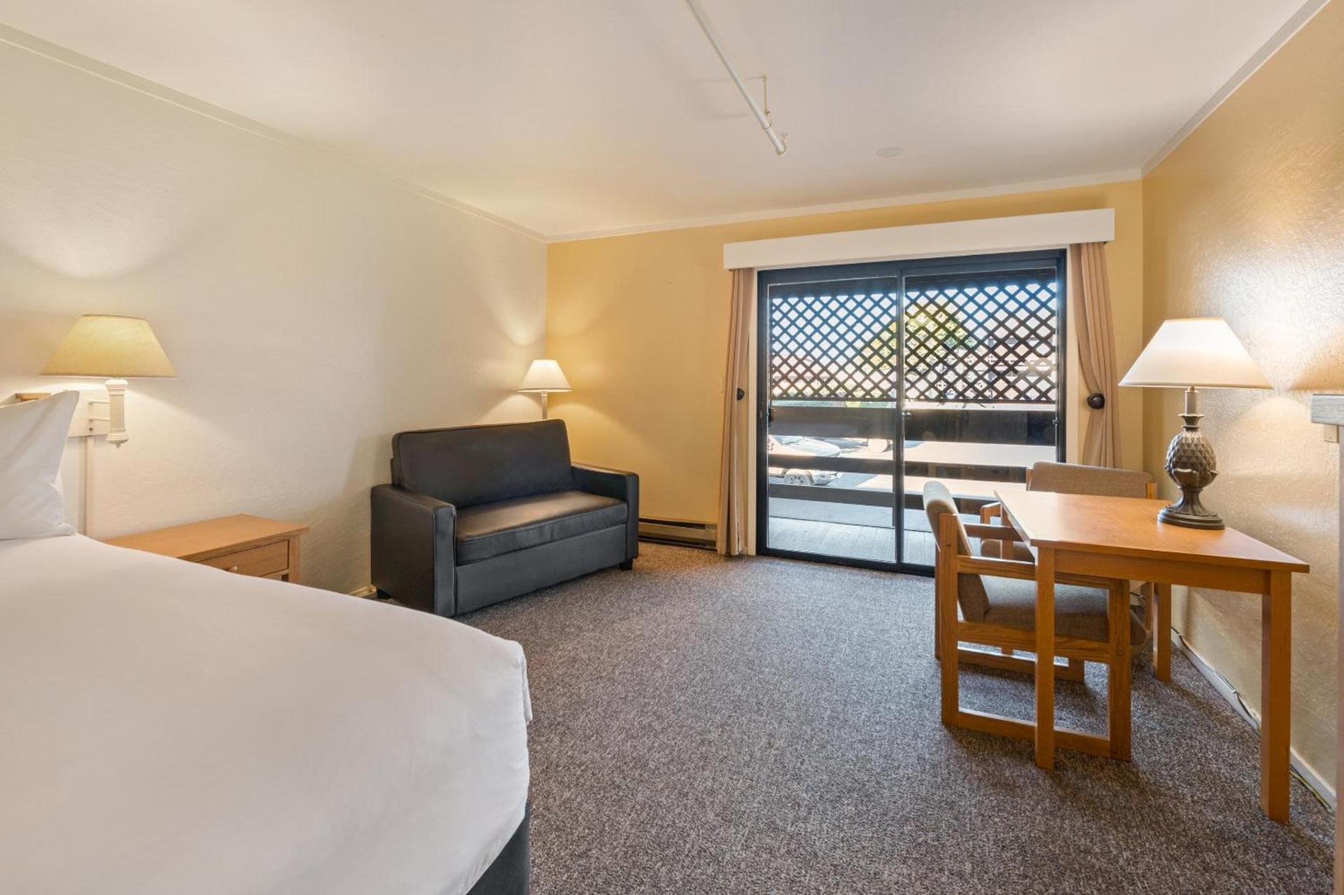 Harbor Lite Lodge photo 91