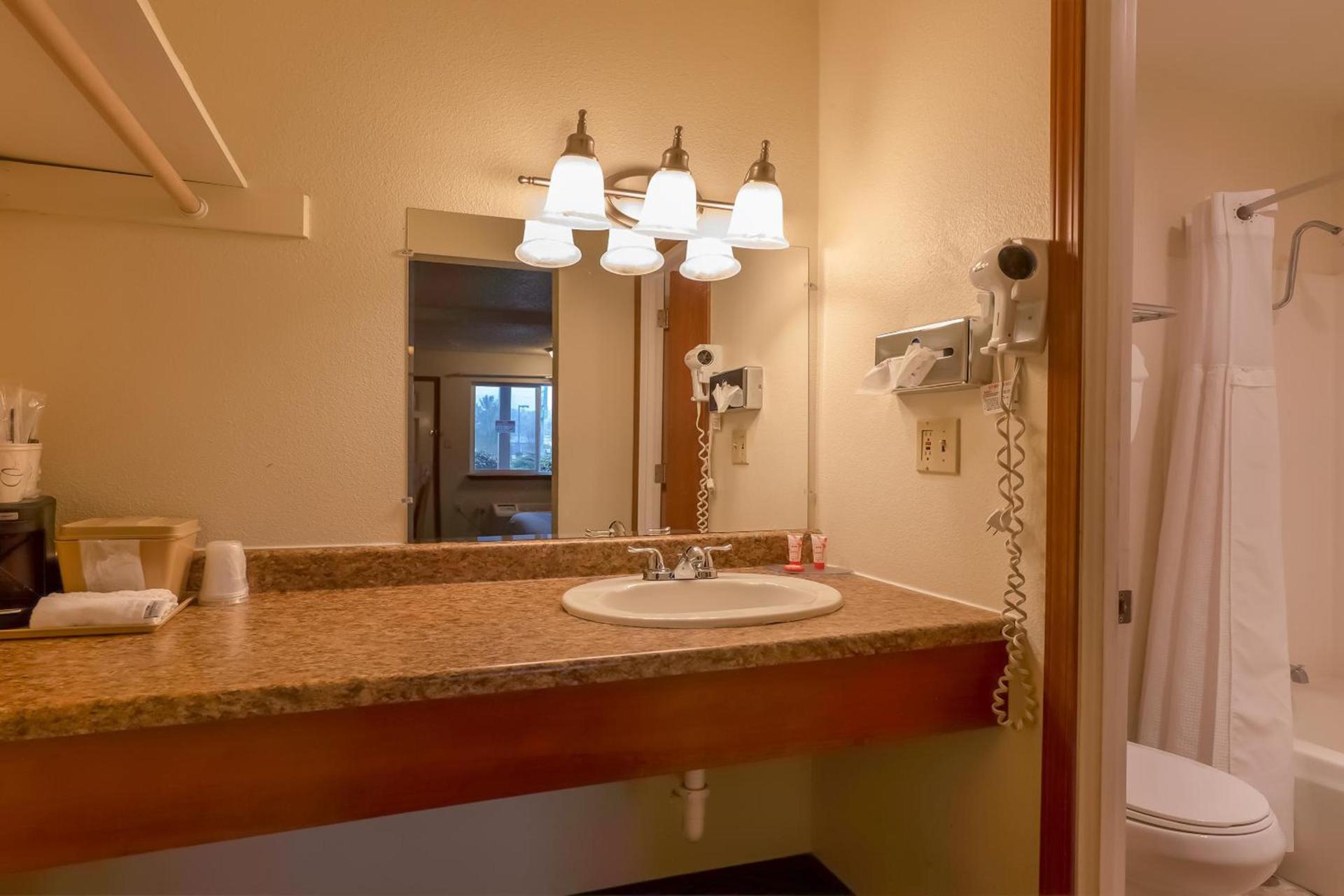 Travelodge by Wyndham Chehalis photo 35