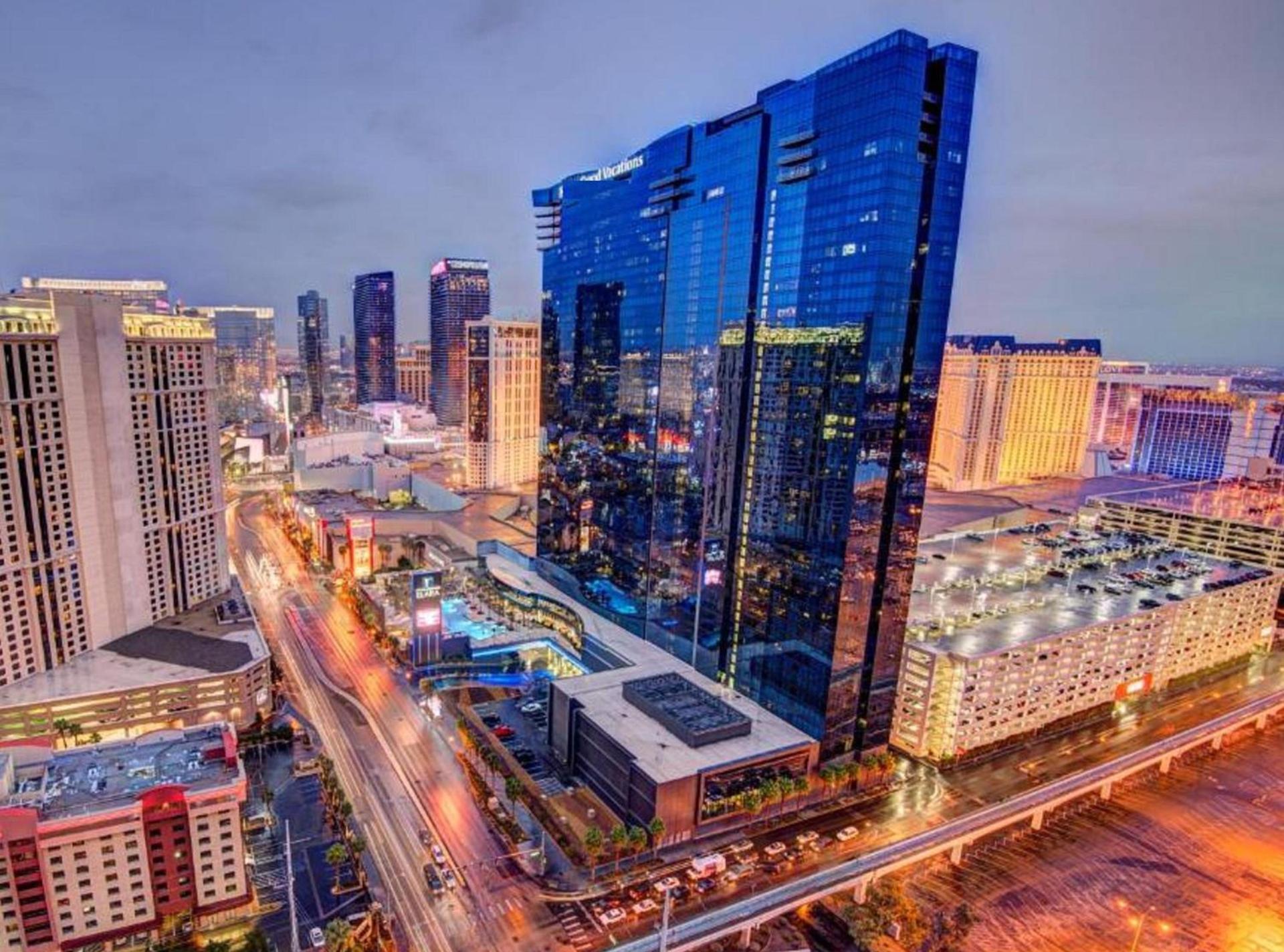 Suites at Elara Las Vegas Center Strip-No Resort Fees photo 1