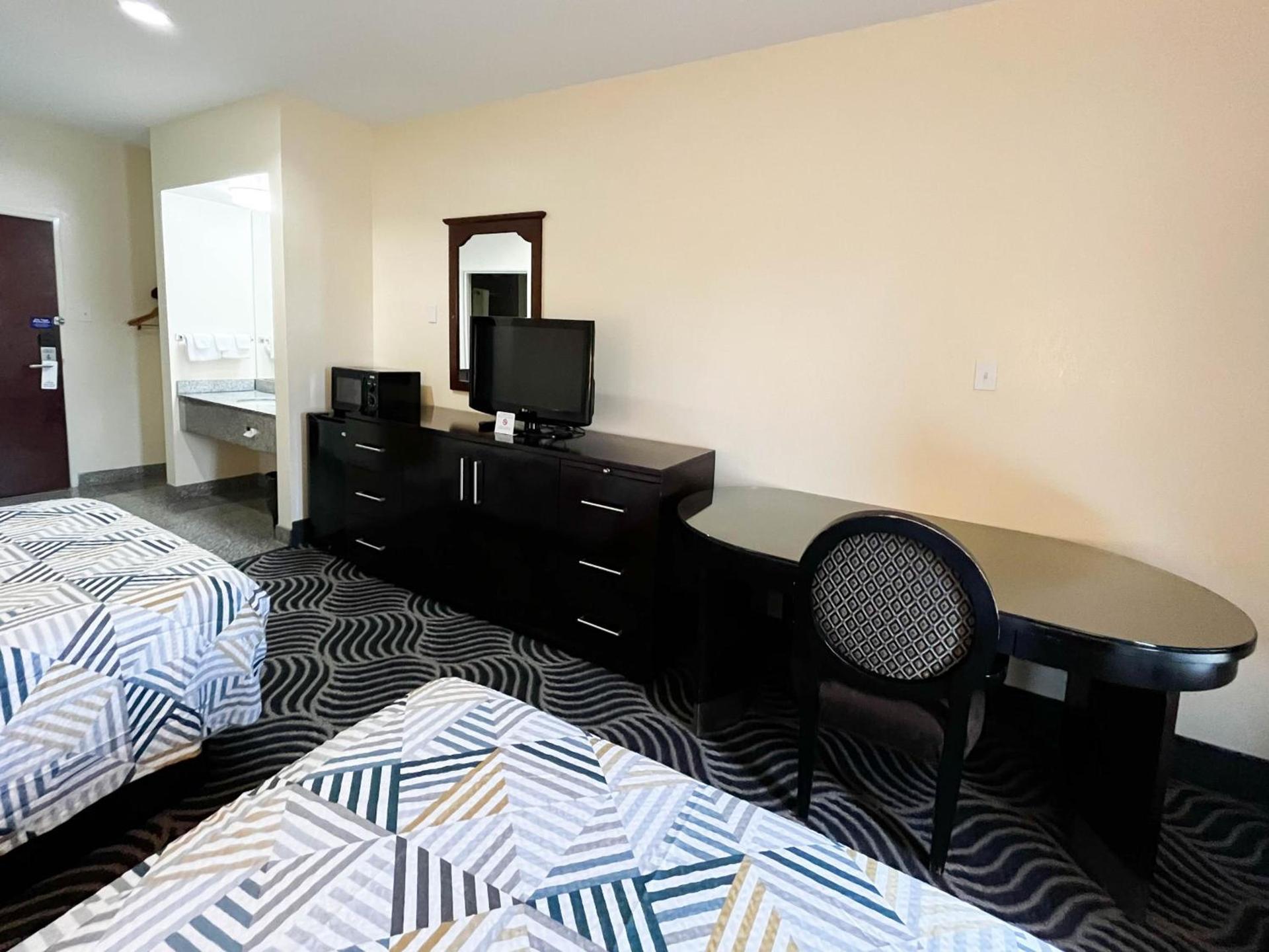 Executive Inn & Suites Breaux Bridge, LA photo 2