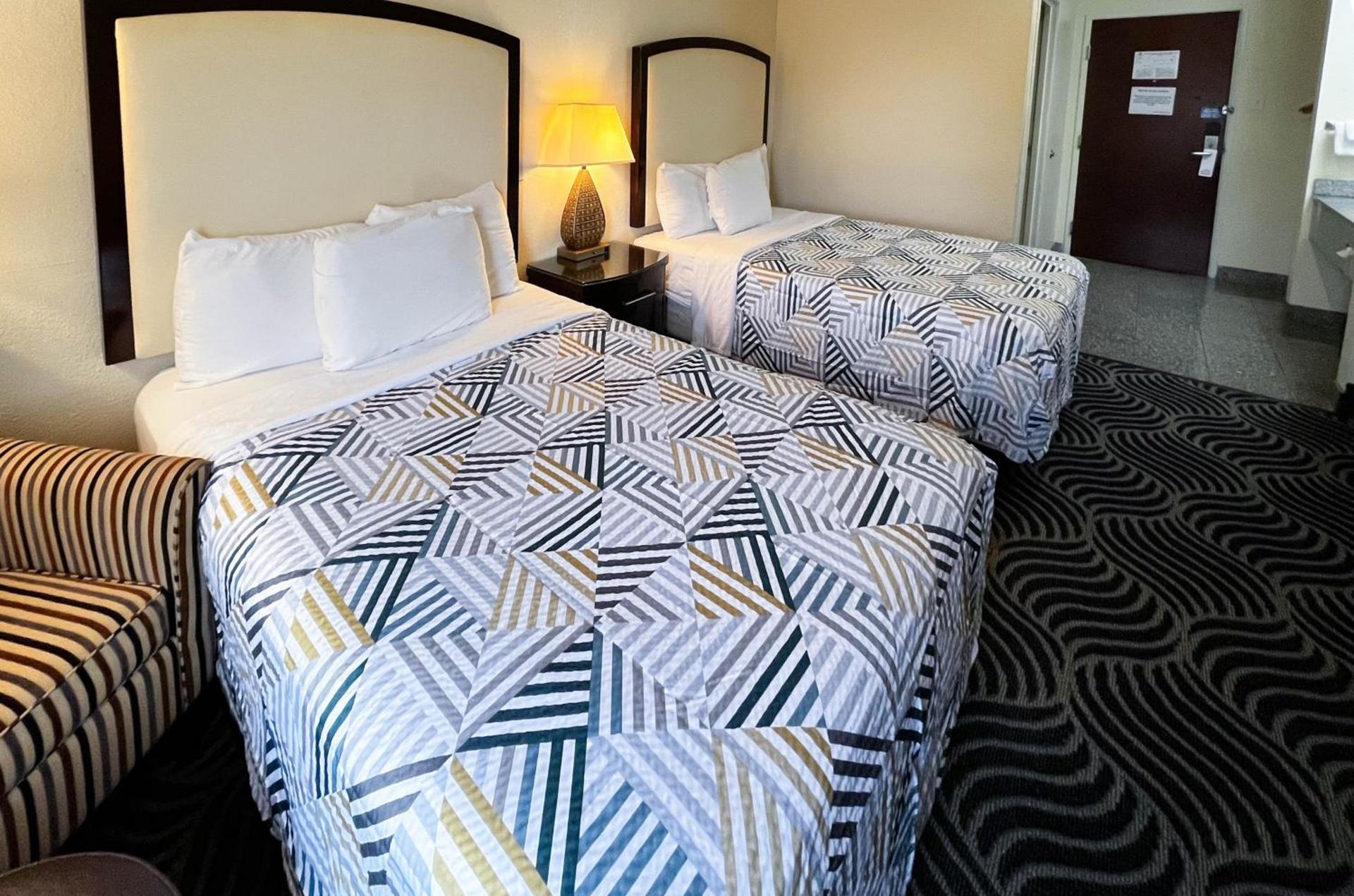 Executive Inn & Suites Breaux Bridge, LA photo 4