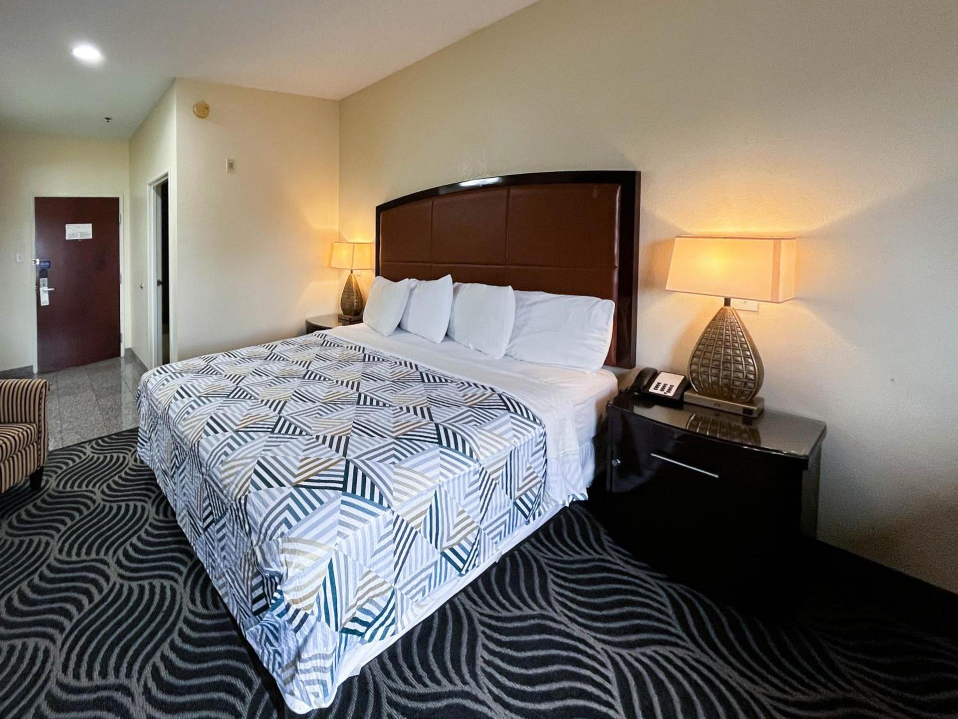 Executive Inn & Suites Breaux Bridge, LA photo 17