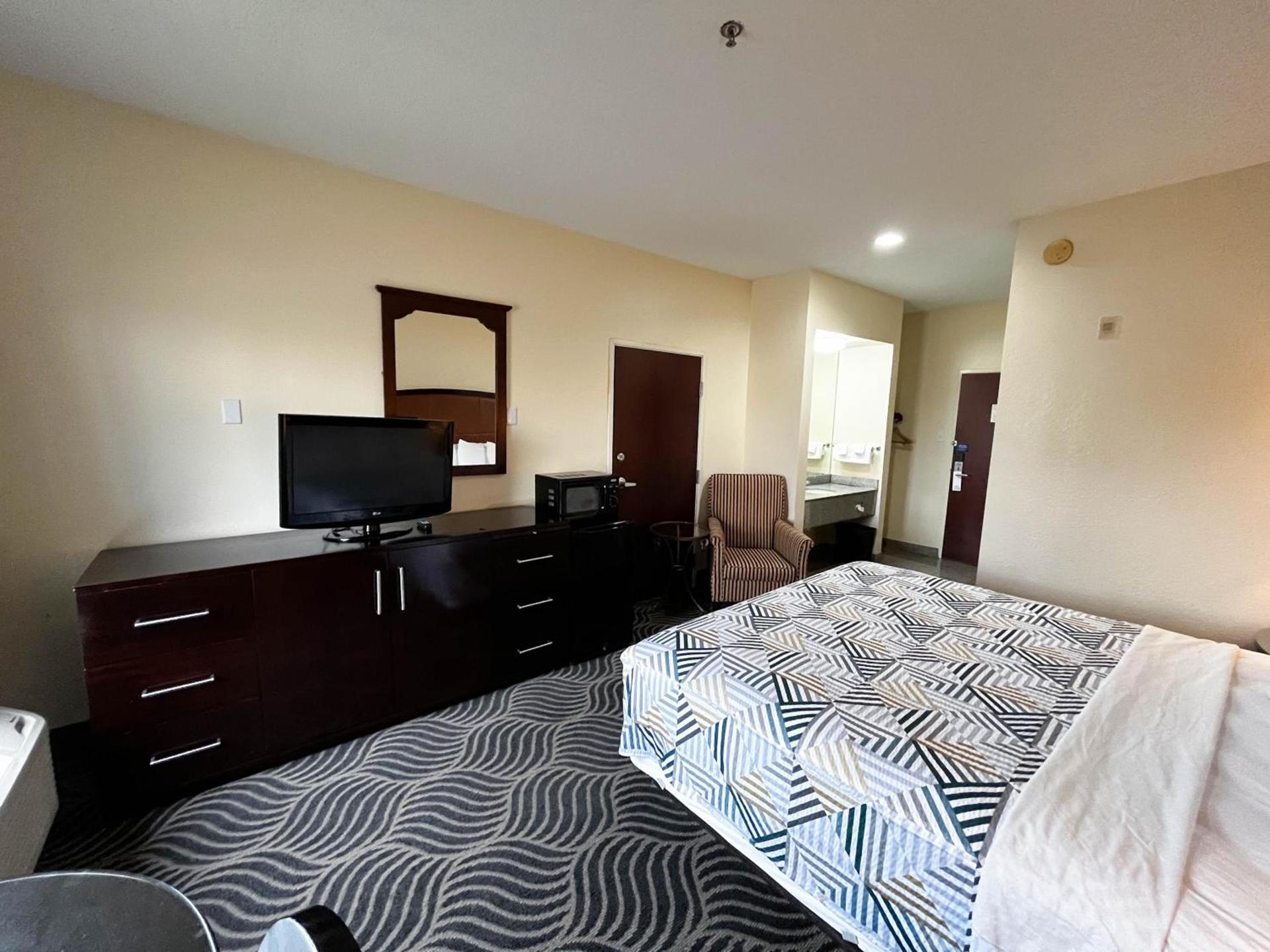 Executive Inn & Suites Breaux Bridge, LA photo 16