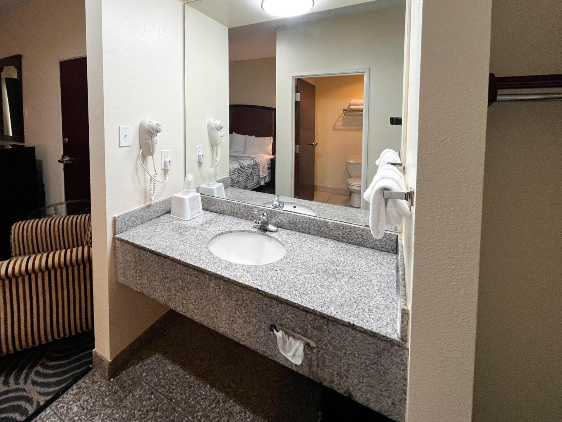 Executive Inn & Suites Breaux Bridge, LA photo 18