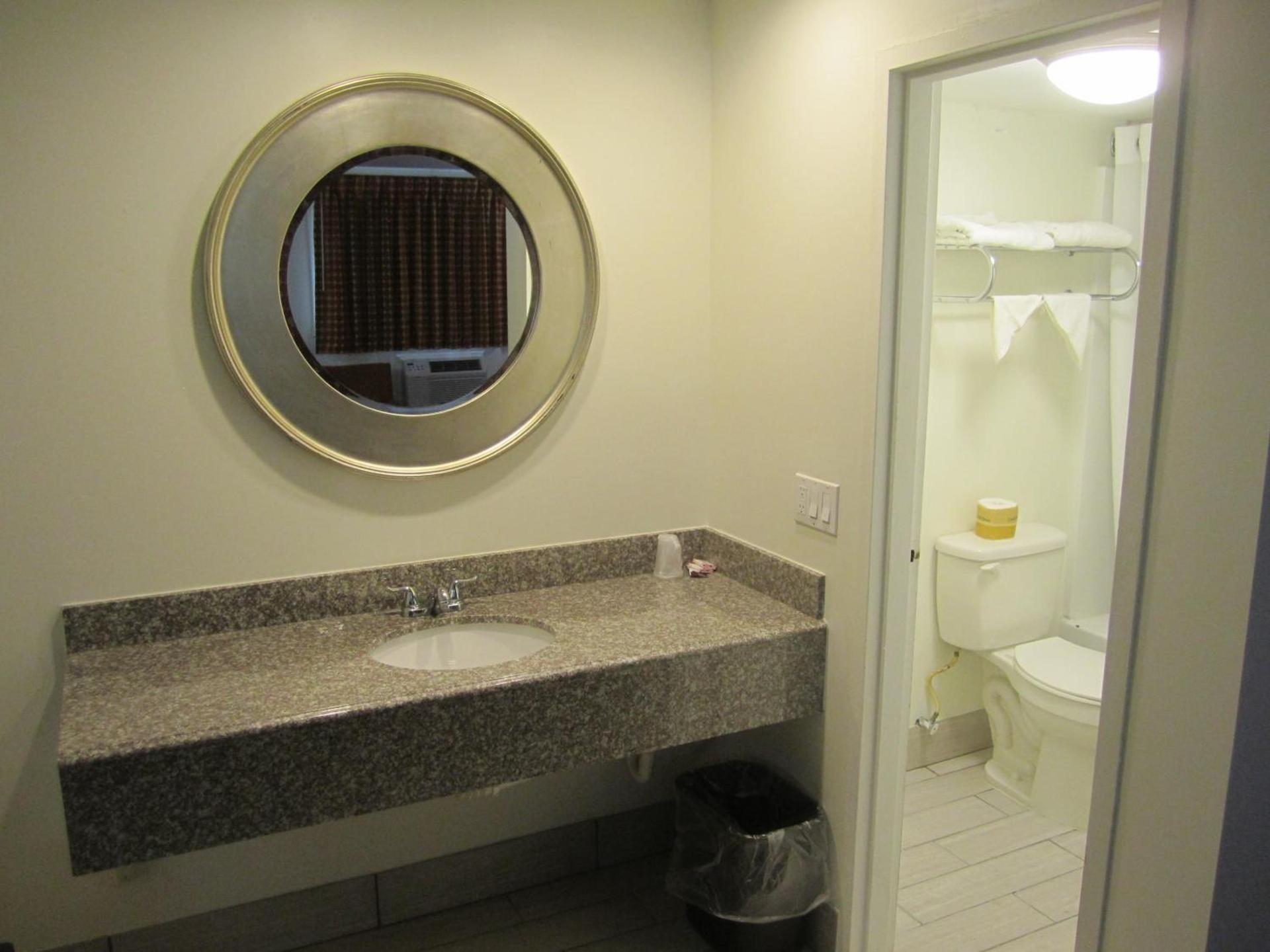 Travel Inn and Suites photo 12