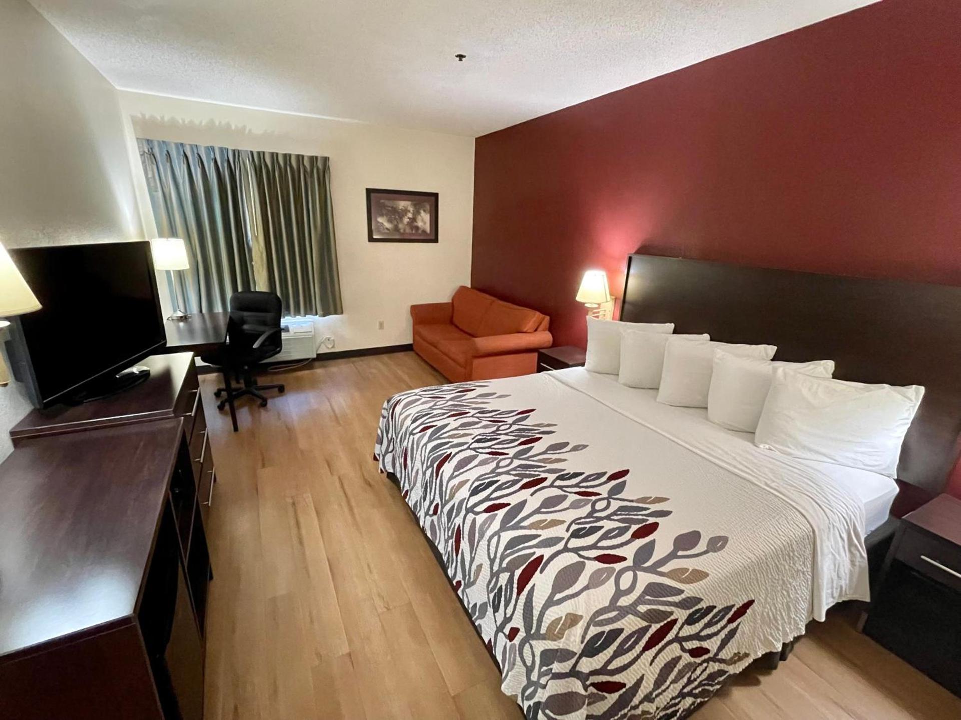 Red Roof Inn Clyde photo 20