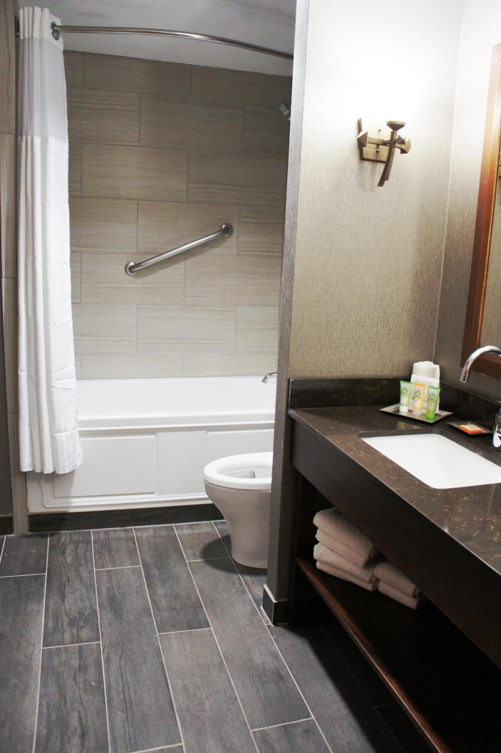 Wyndham Garden Baronne Plaza photo 27