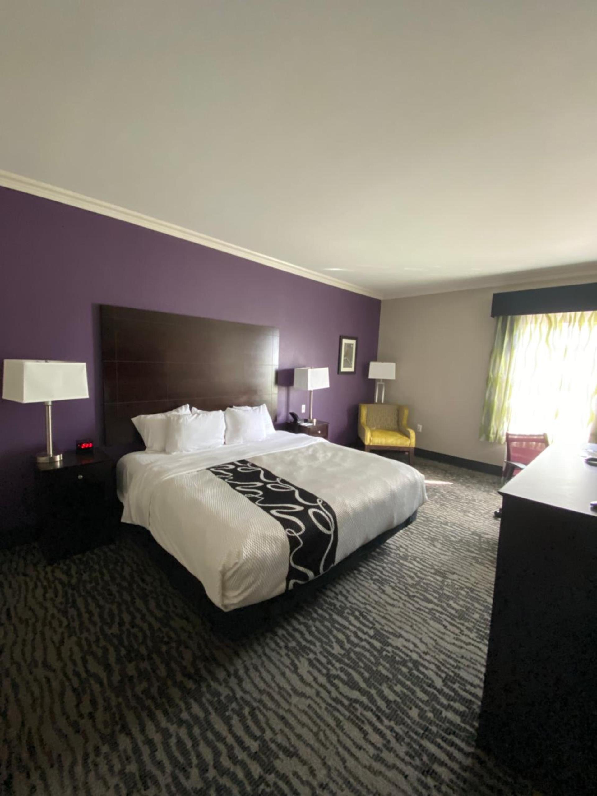 La Quinta by Wyndham Columbus TX photo 40