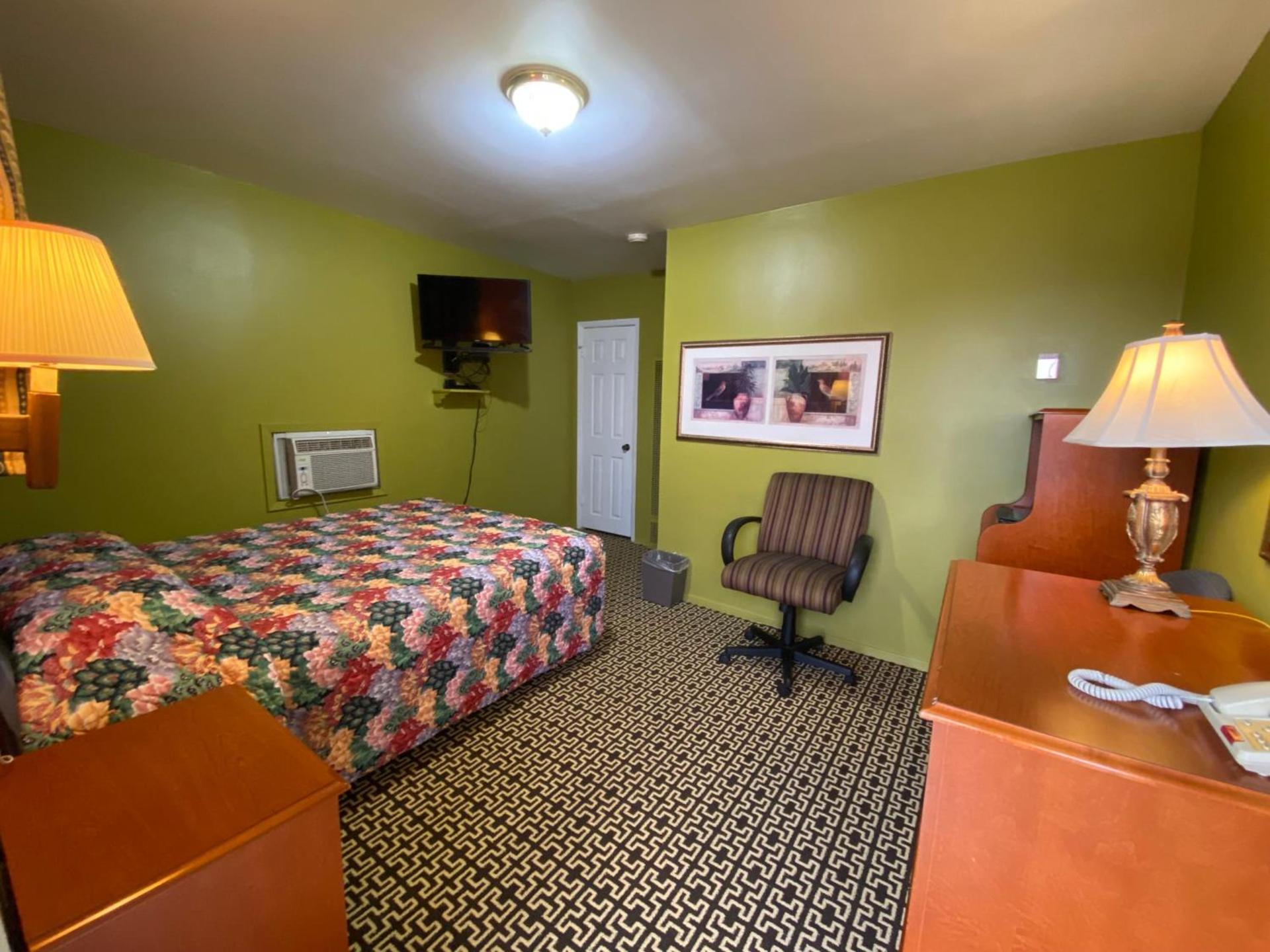 Lincoln Motel photo 10