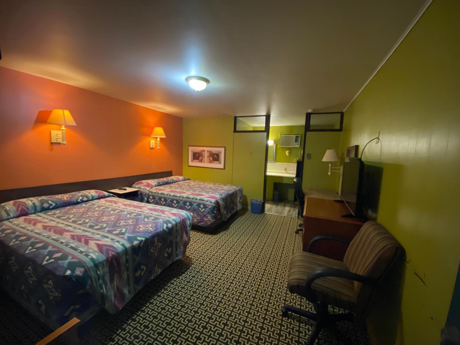 Lincoln Motel photo 8