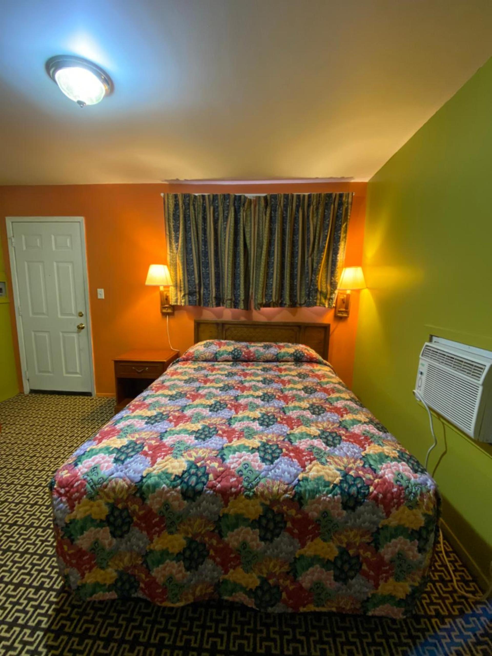 Lincoln Motel photo 17